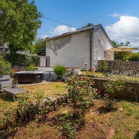 Charming Studio With Hot Tube, Terrace, Barbecue And Garden Kraljevica Kültér fotó