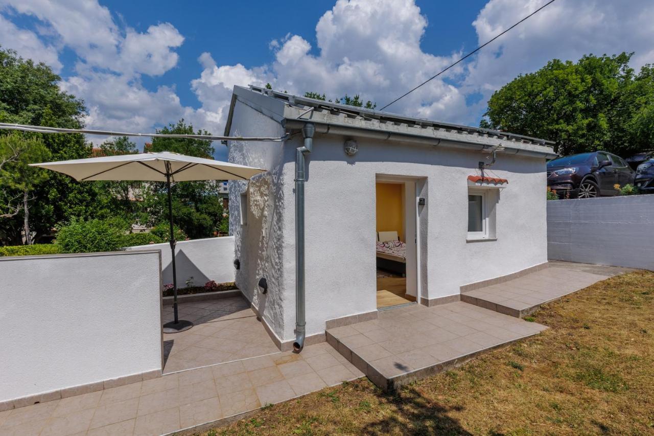 Charming Studio With Hot Tube, Terrace, Barbecue And Garden Kraljevica Kültér fotó