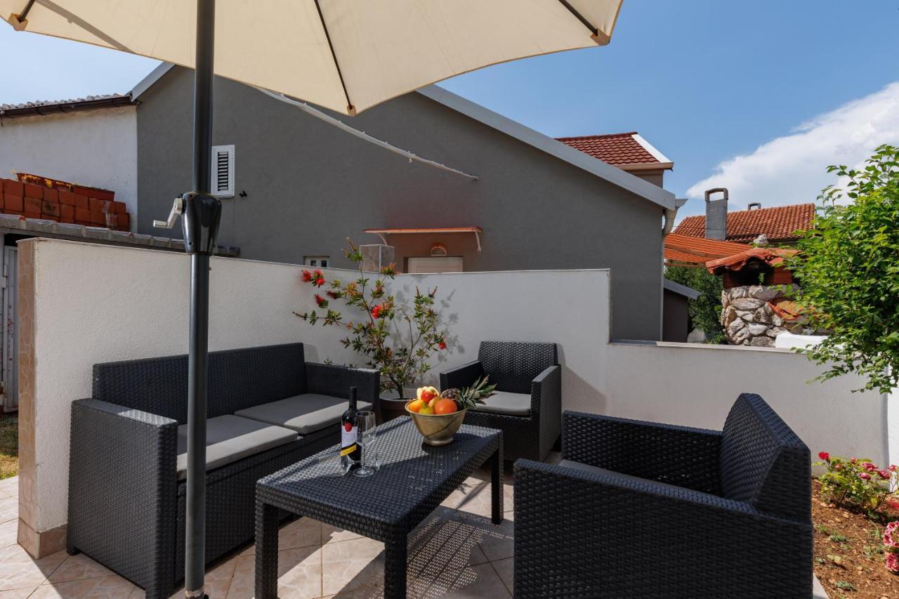 Charming Studio With Hot Tube, Terrace, Barbecue And Garden Kraljevica Kültér fotó