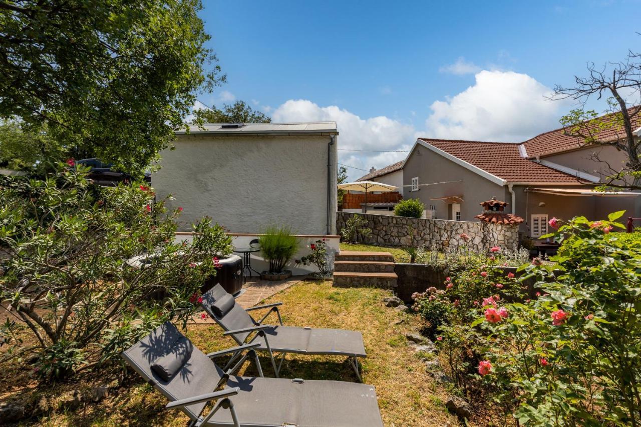 Charming Studio With Hot Tube, Terrace, Barbecue And Garden Kraljevica Kültér fotó