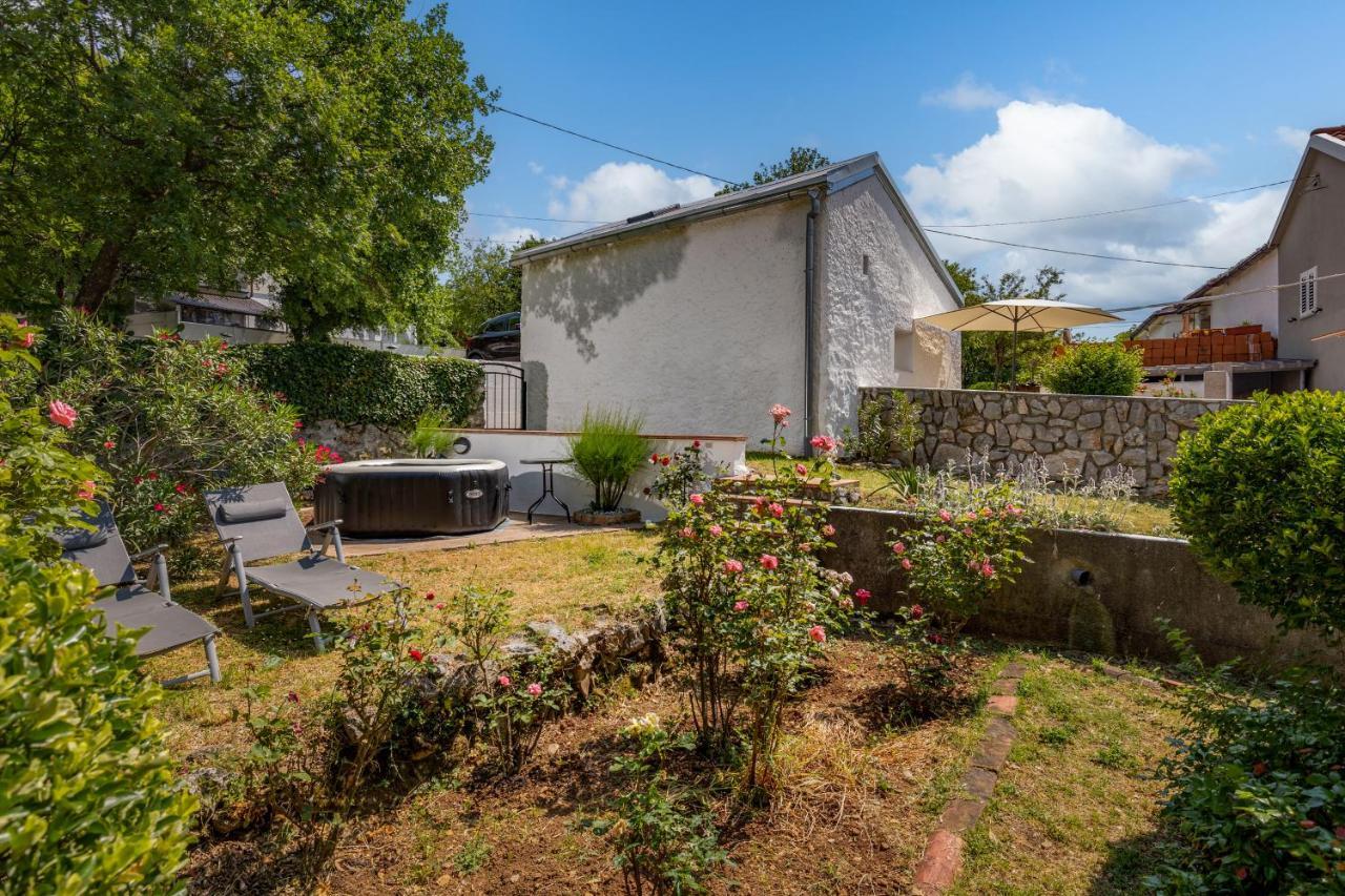 Charming Studio With Hot Tube, Terrace, Barbecue And Garden Kraljevica Kültér fotó