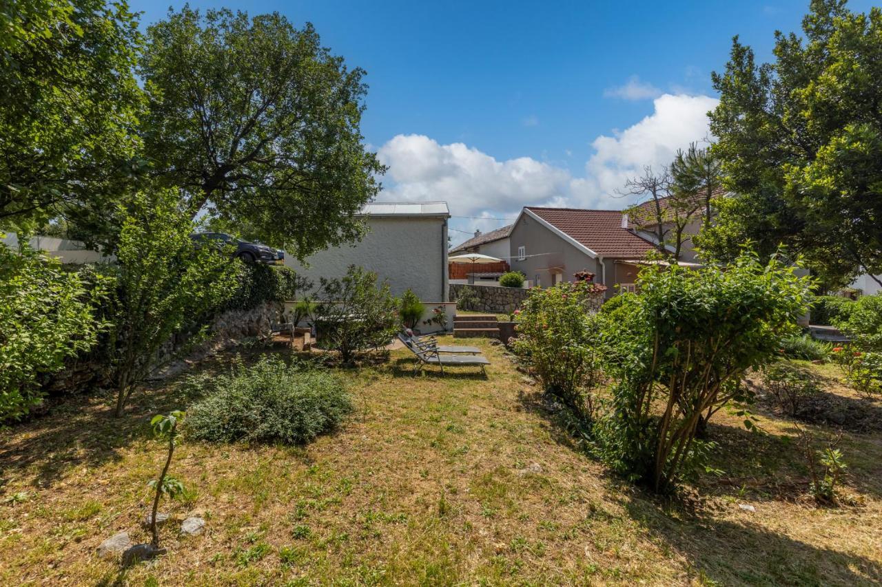 Charming Studio With Hot Tube, Terrace, Barbecue And Garden Kraljevica Kültér fotó