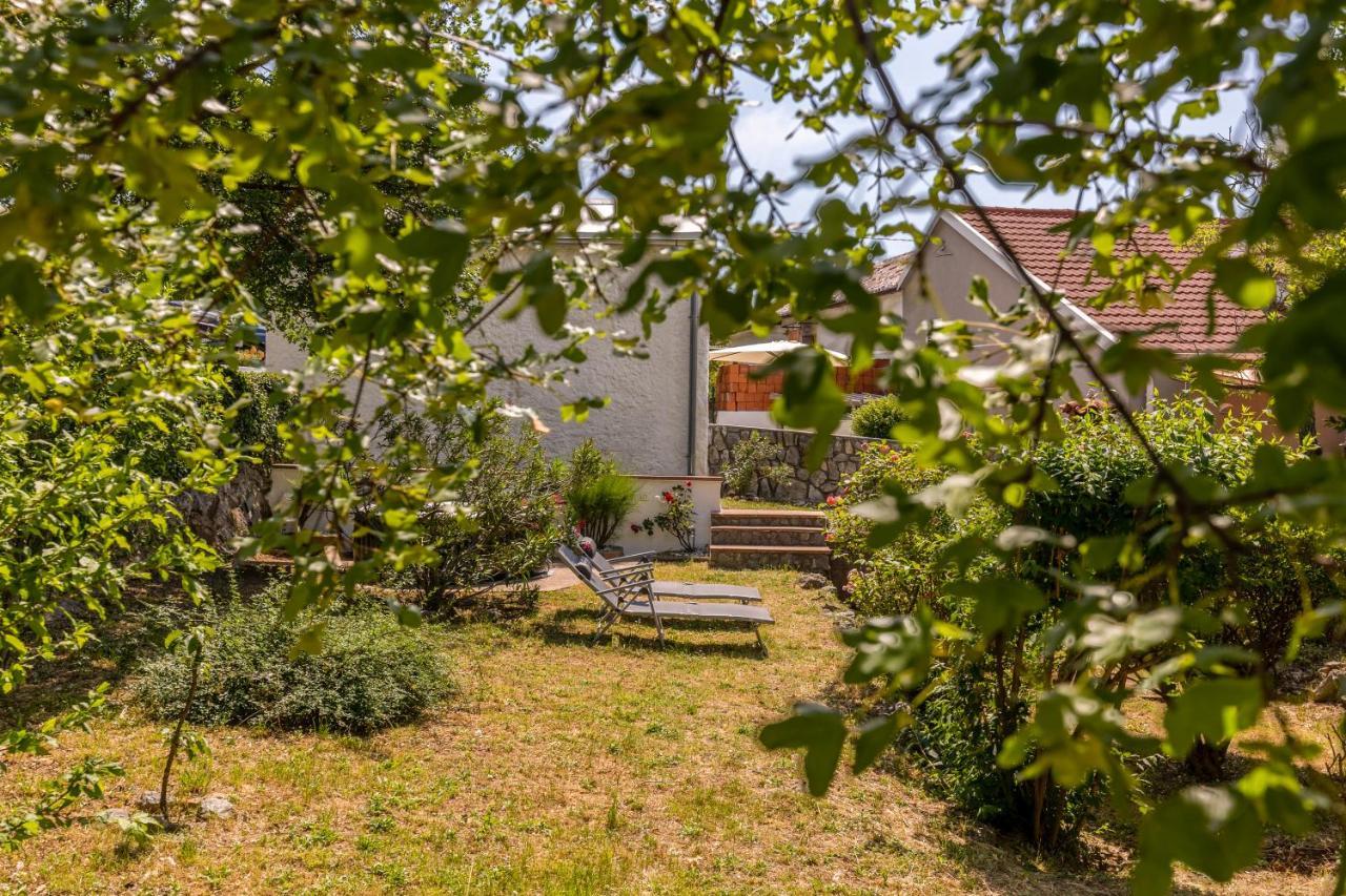 Charming Studio With Hot Tube, Terrace, Barbecue And Garden Kraljevica Kültér fotó